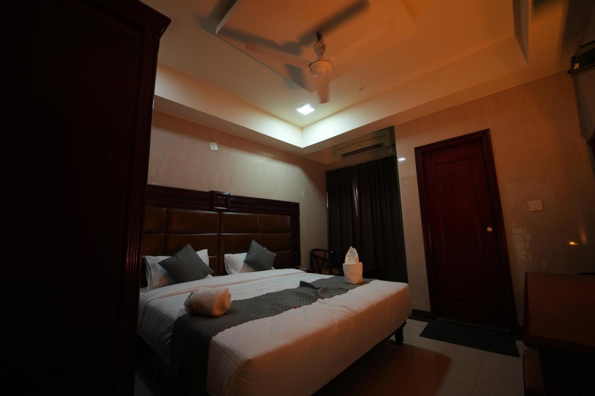 Hotel Mazus Urban Express Mysore Exterior foto
